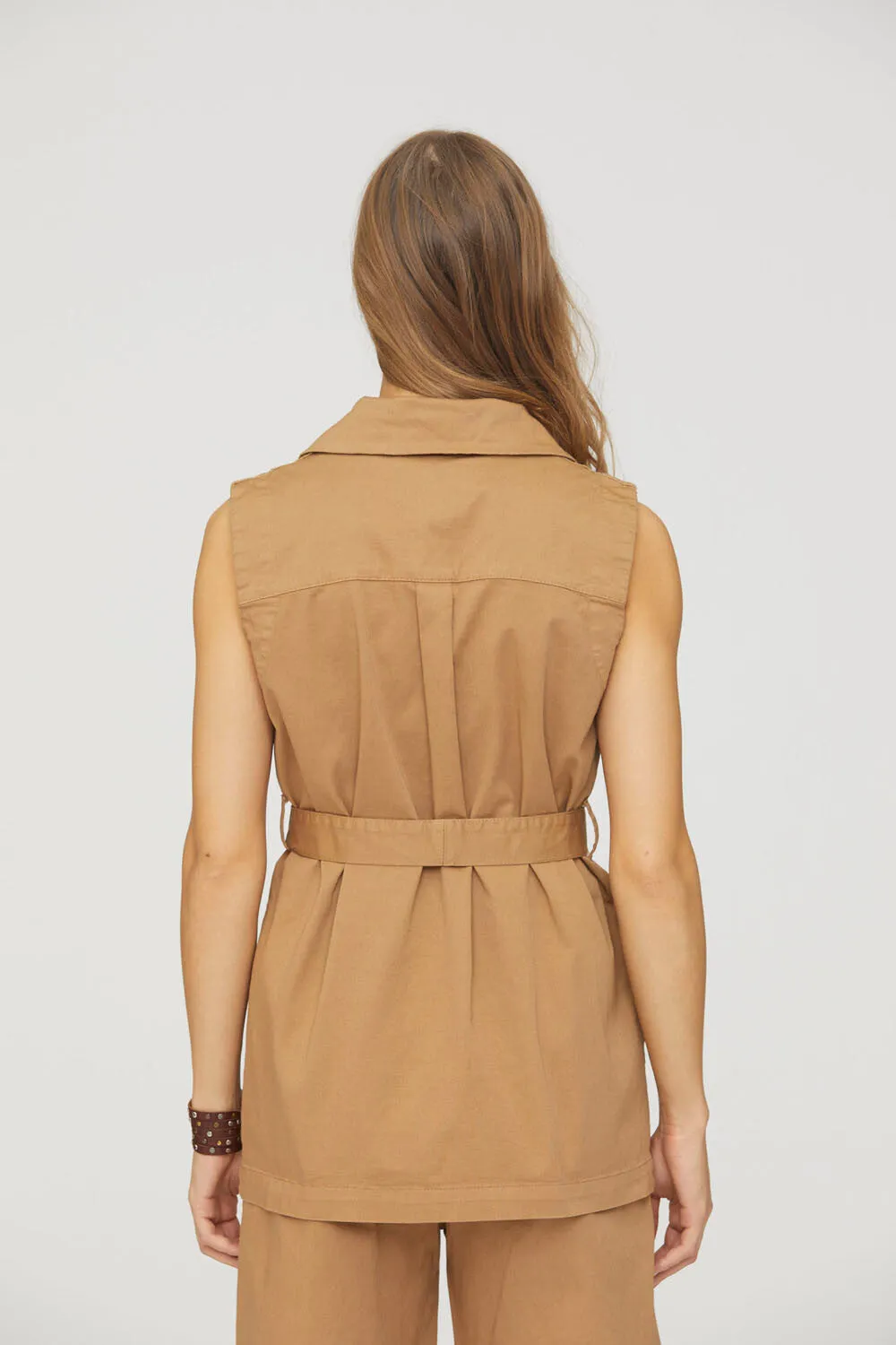 Cotton vest with large pockets