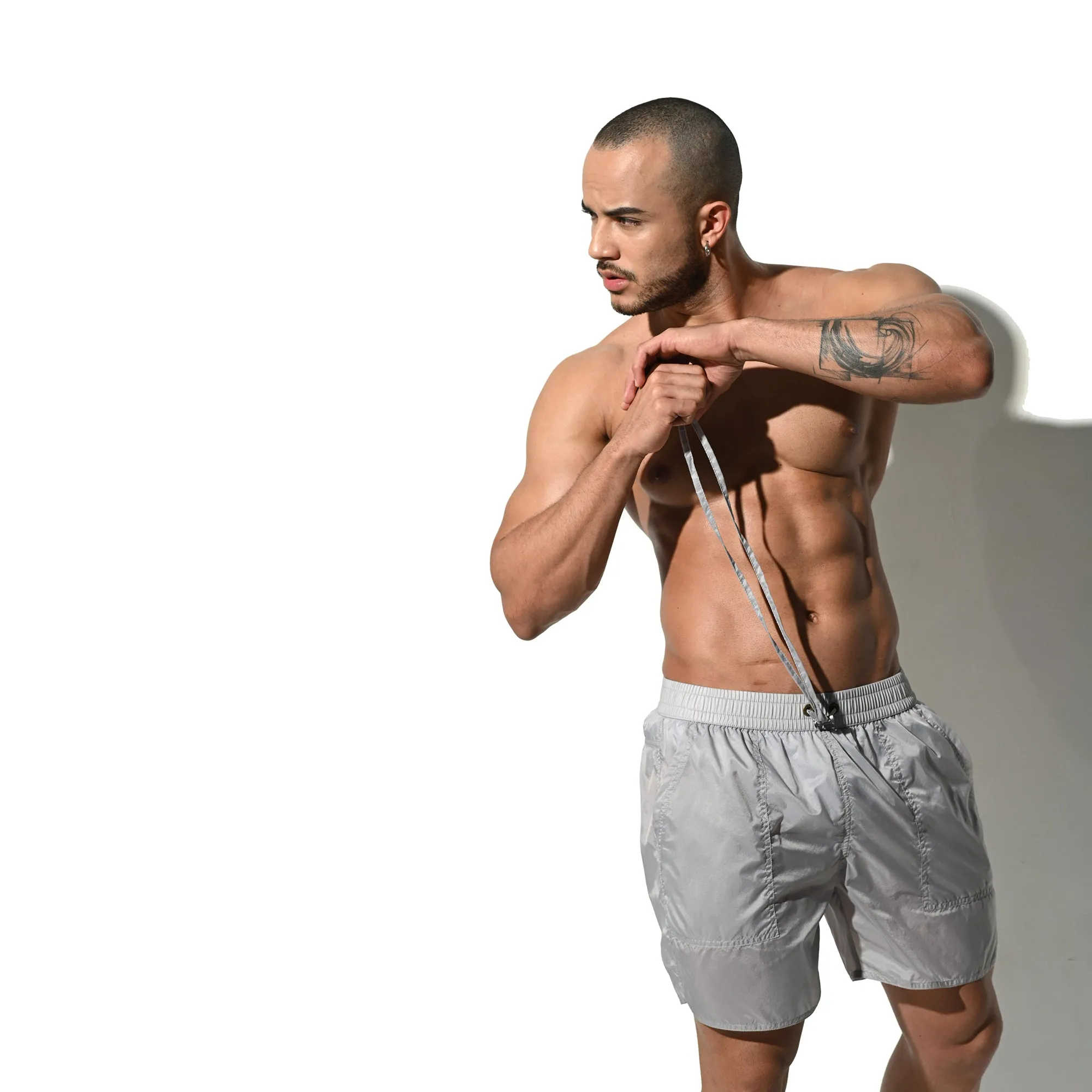 DESMIIT Men's Ultra-thin Semi-translucent Beach pants Sexy vacation 4-point shorts B4123
