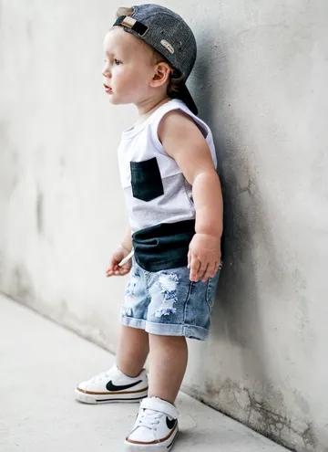 DISTRESSED DENIM SHORTS