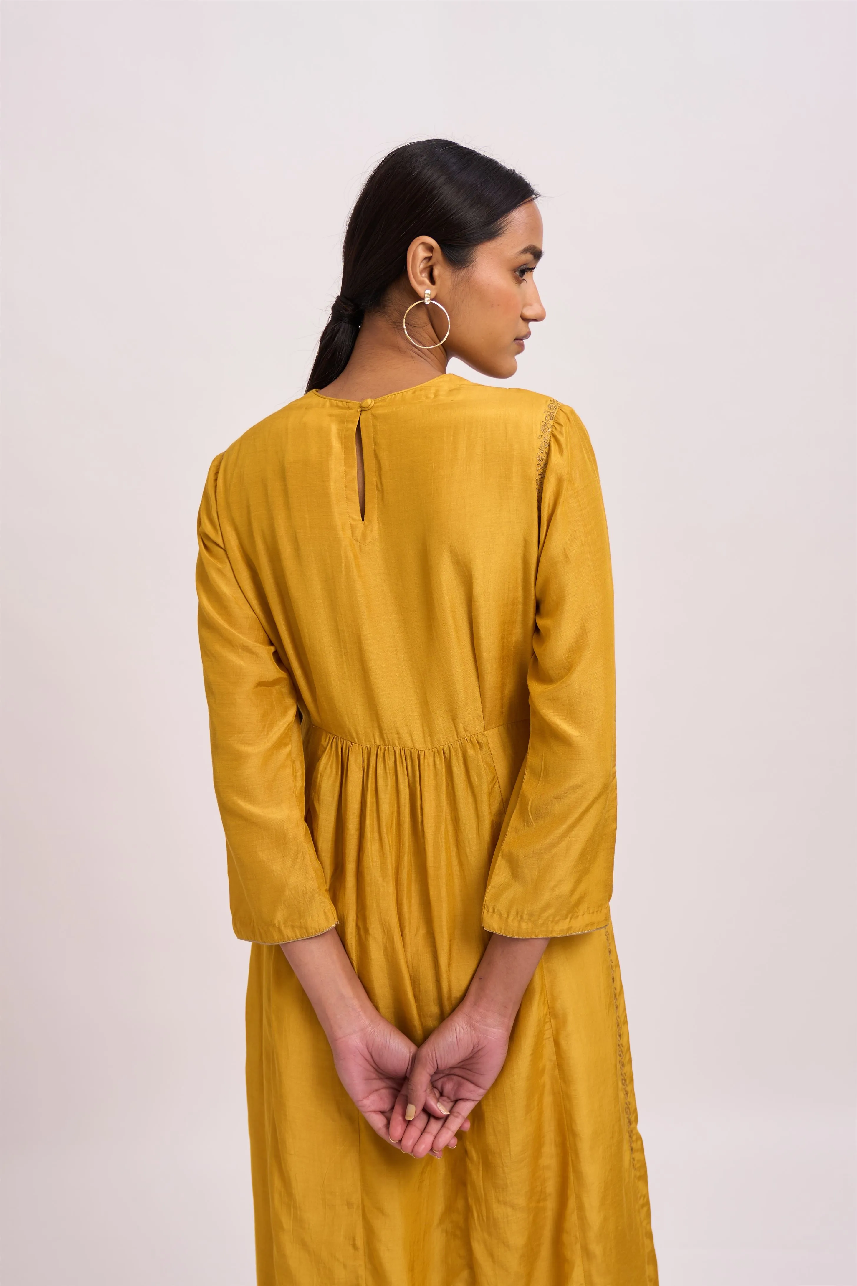 Dot   I   Aavni Maryah Kurta Set  Cotton Silk Kurta & Pant with Chanderi Scarf  Mustard SS24-PK-21