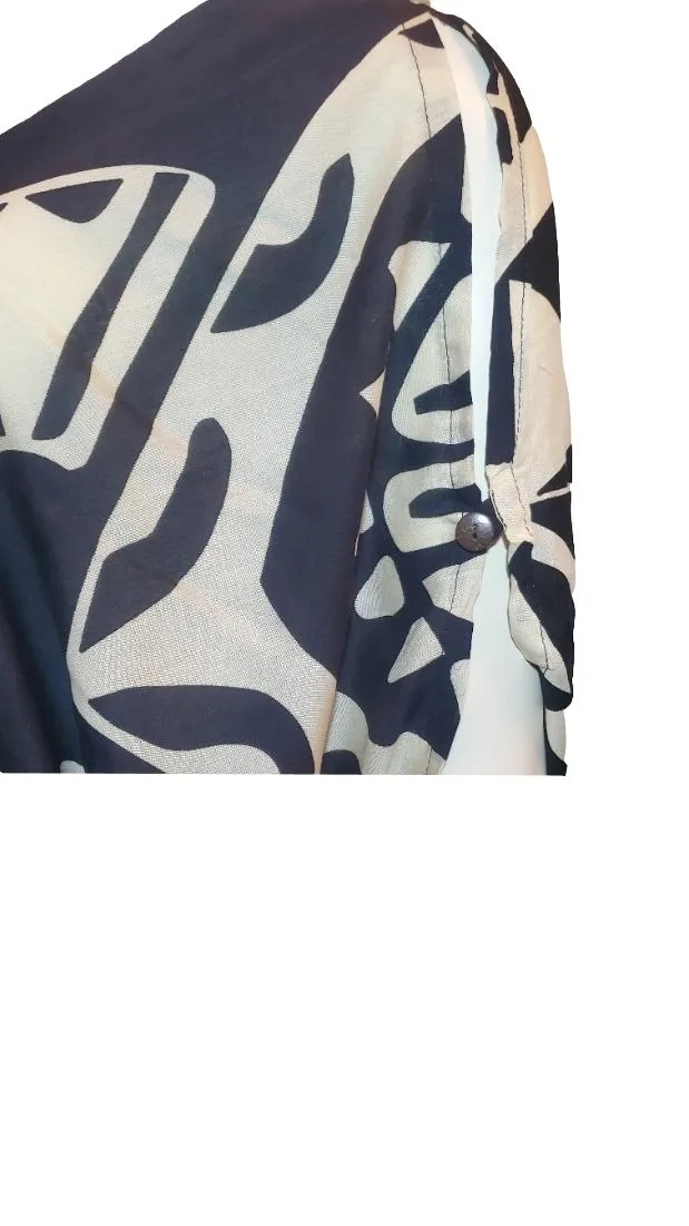 Makena Poncho with coconut buttons - Hawaiian Turtle - Black and Cream