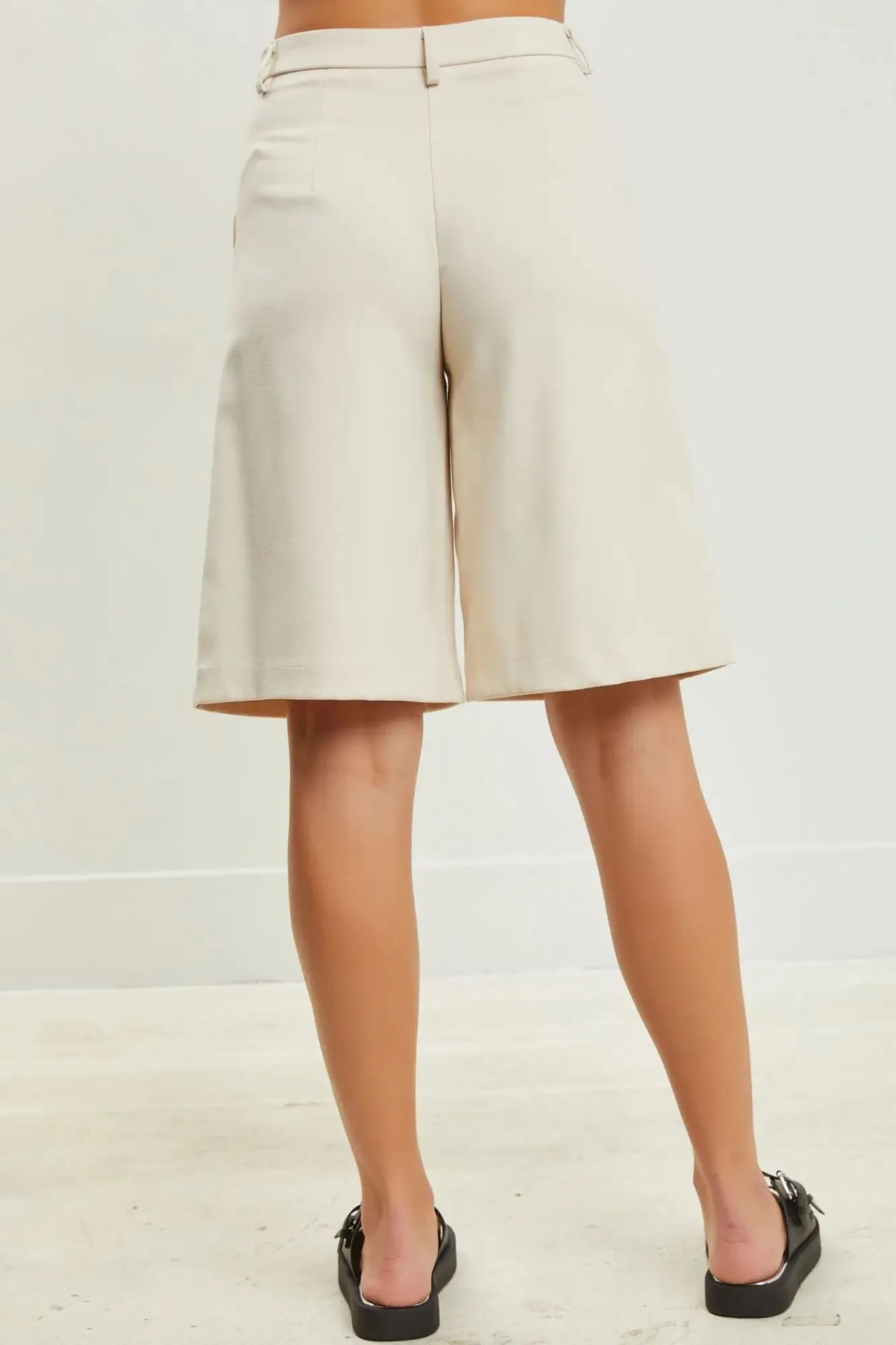 PLEATED WIDE LEG HALF PANTS