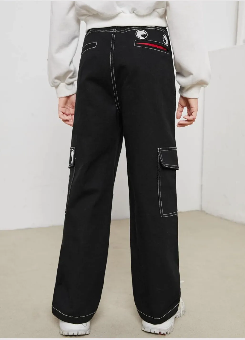 SHEIN x googly eye cru girls contrast stitch patched detail cargo pants