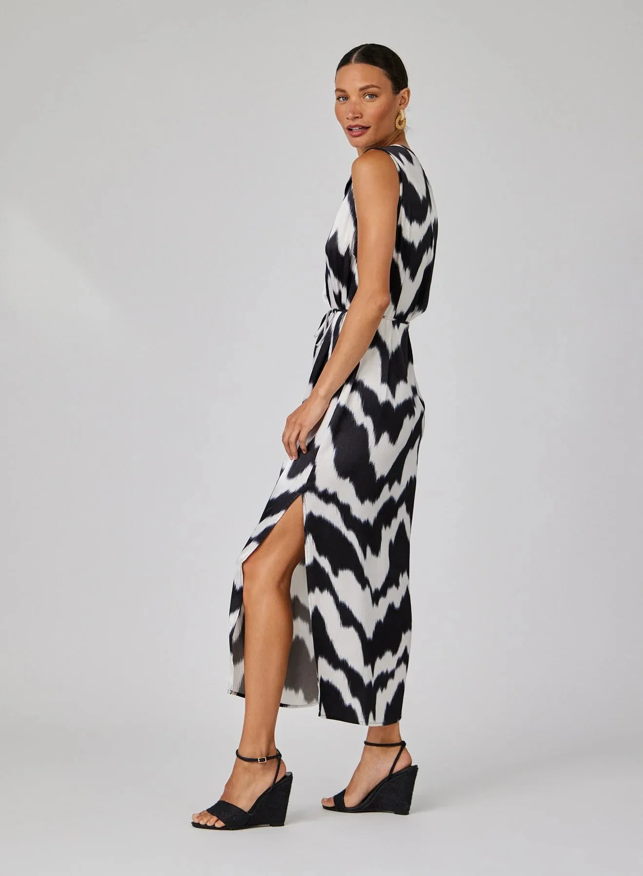 Sleevless Ikat Print Maxi Dress