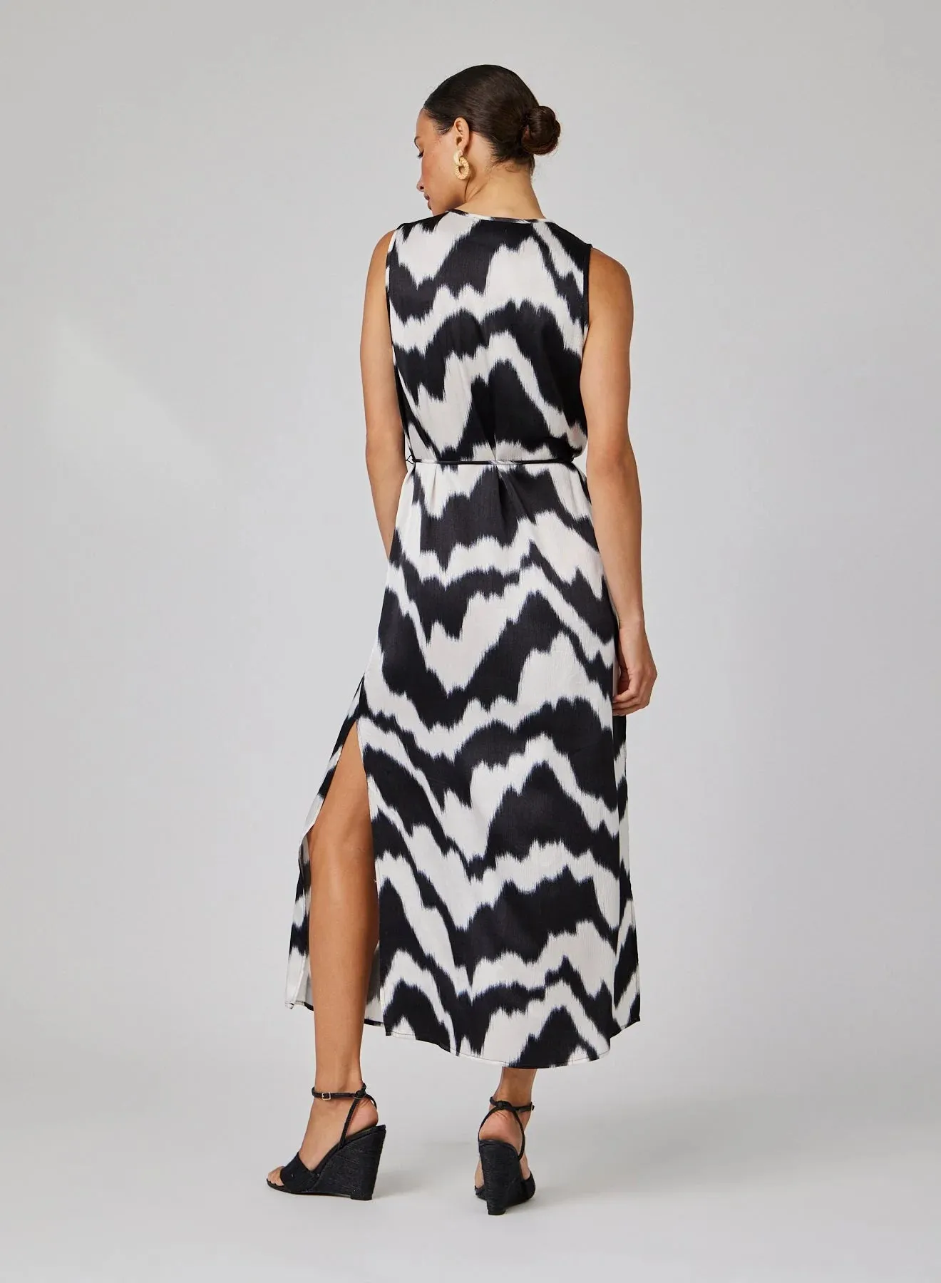 Sleevless Ikat Print Maxi Dress