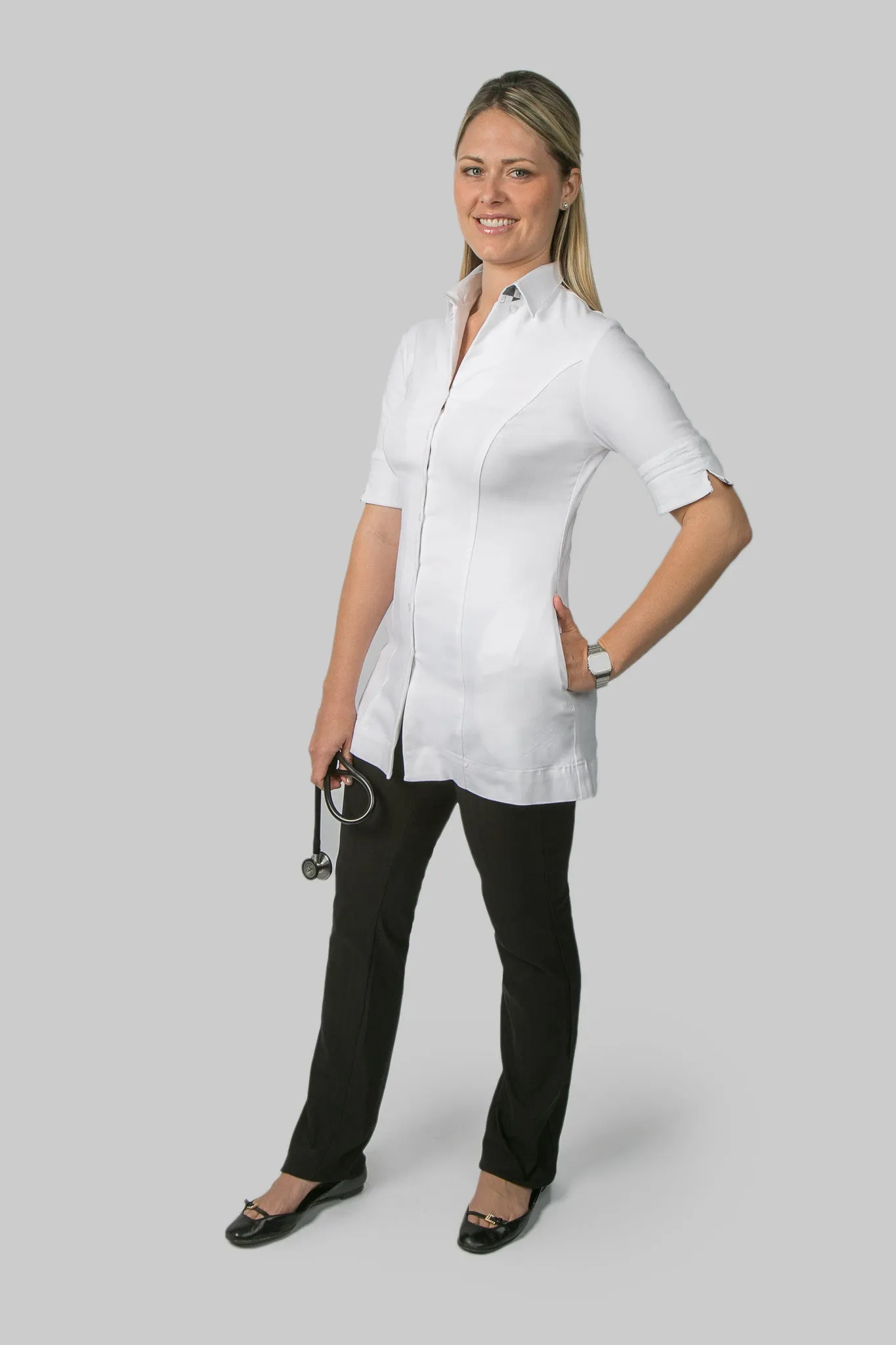THE FITTED BUTTON SCRUB TOP