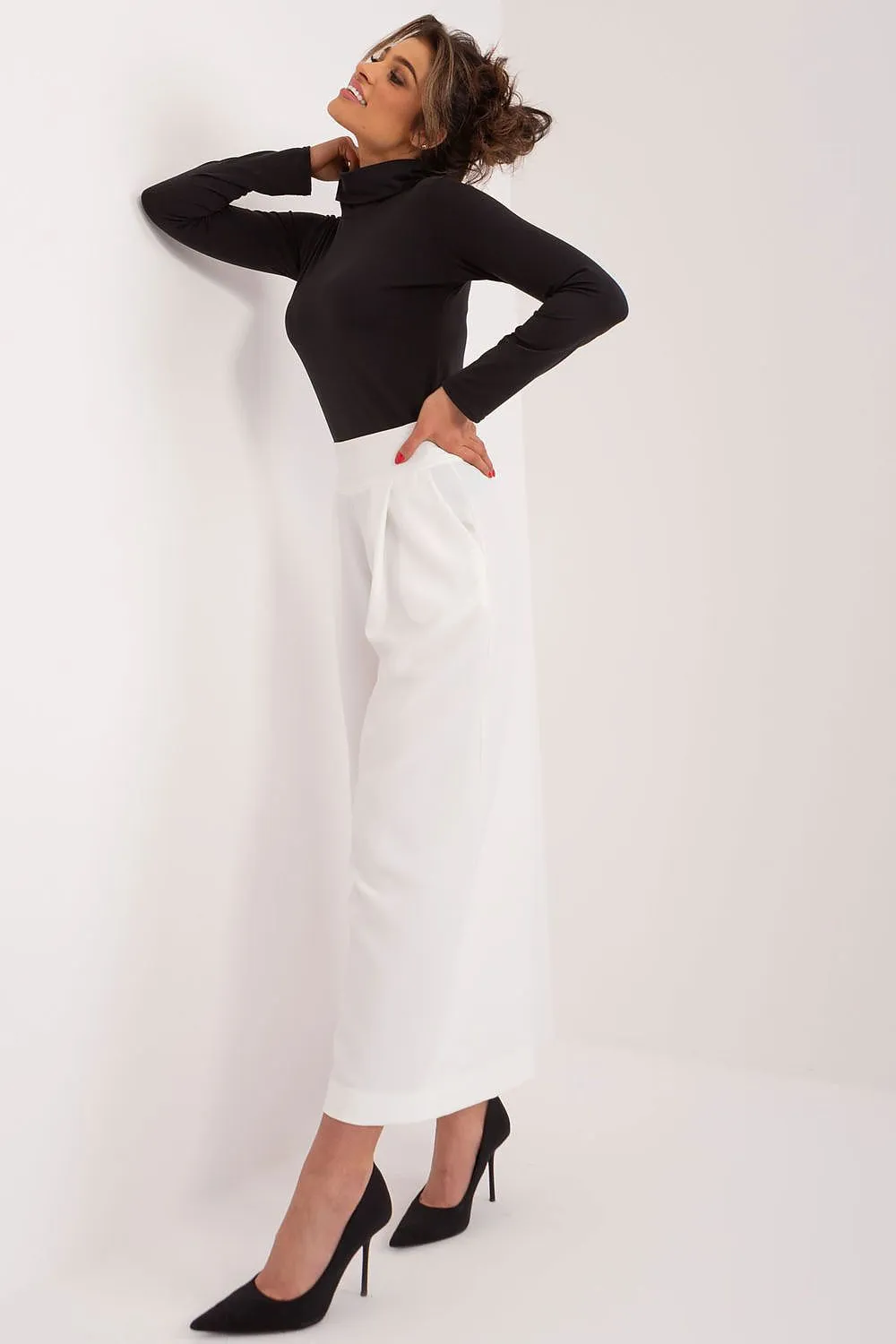 Women trousers model 192505 Italy Moda